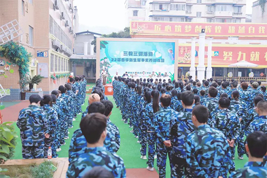 迷彩青春，斗志昂扬！成都新东方军事训练开训仪式圆满举行！