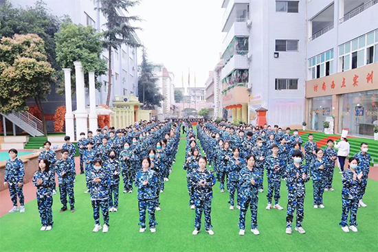 迷彩青春，斗志昂扬！成都新东方军事训练开训仪式圆满举行！