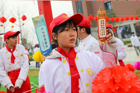 “龙腾启新岁 欢乐闹元宵”成都新东方开展元宵游园会活动