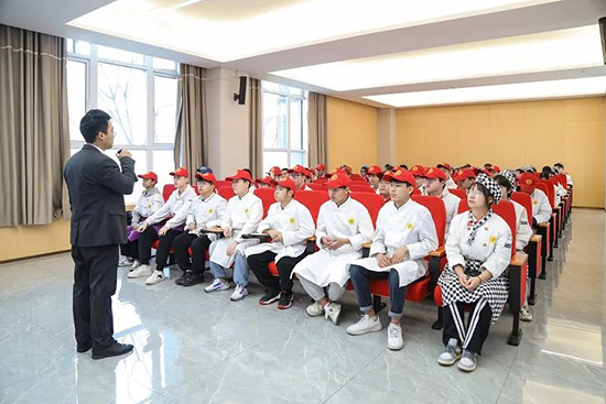 预防为主，生命至上——成都新东方消防安全专题讲座